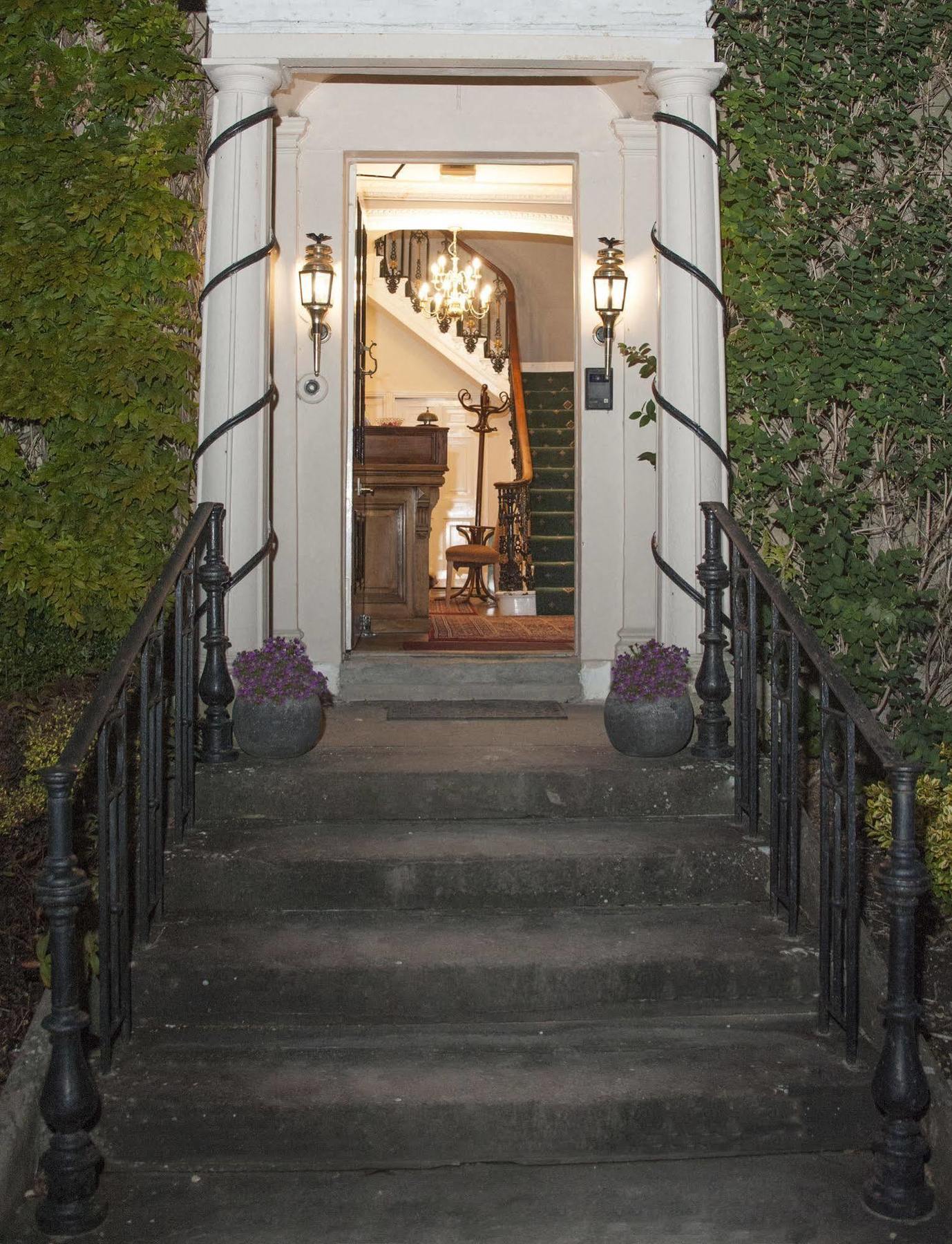 Hilbury Court Hotel Trowbridge Exterior photo